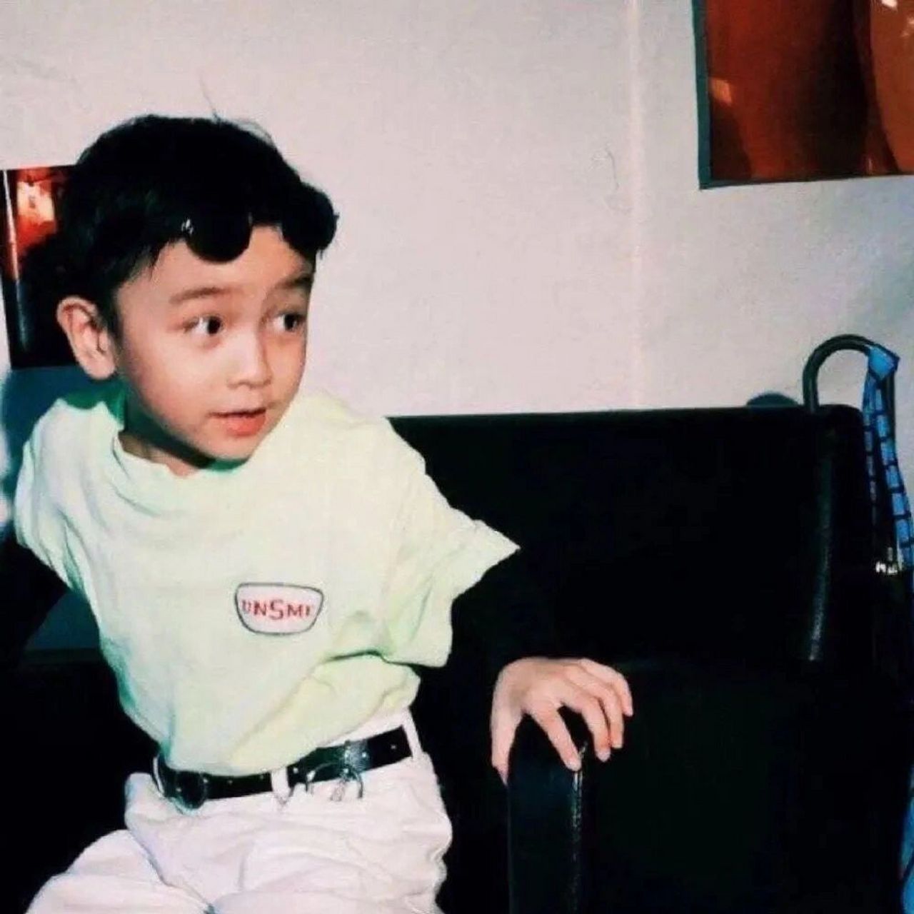 带眼镜的小众欧美小孩头像