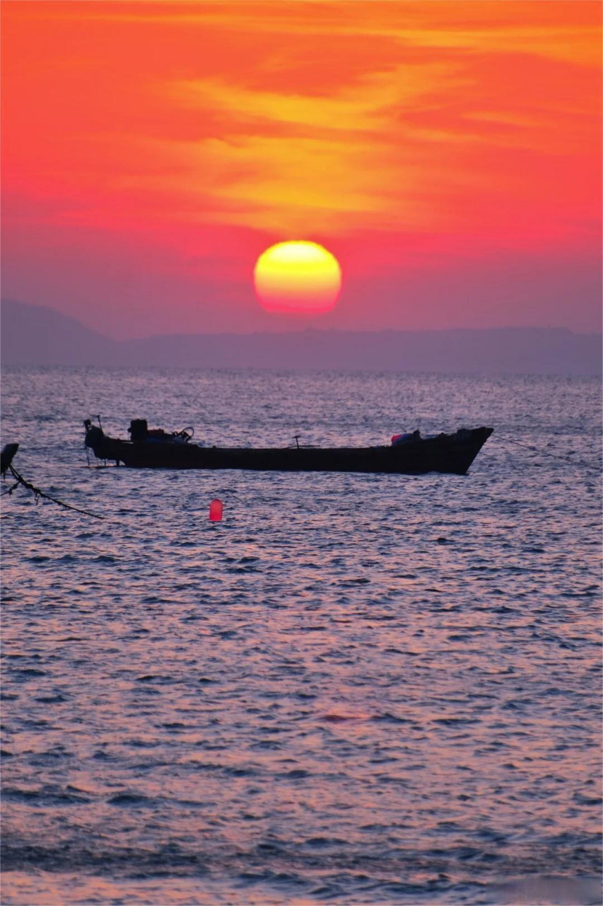 【最美辽宁】辽宁省大连市:海上日出 宛如油画 作者:郭红 #新时代六地