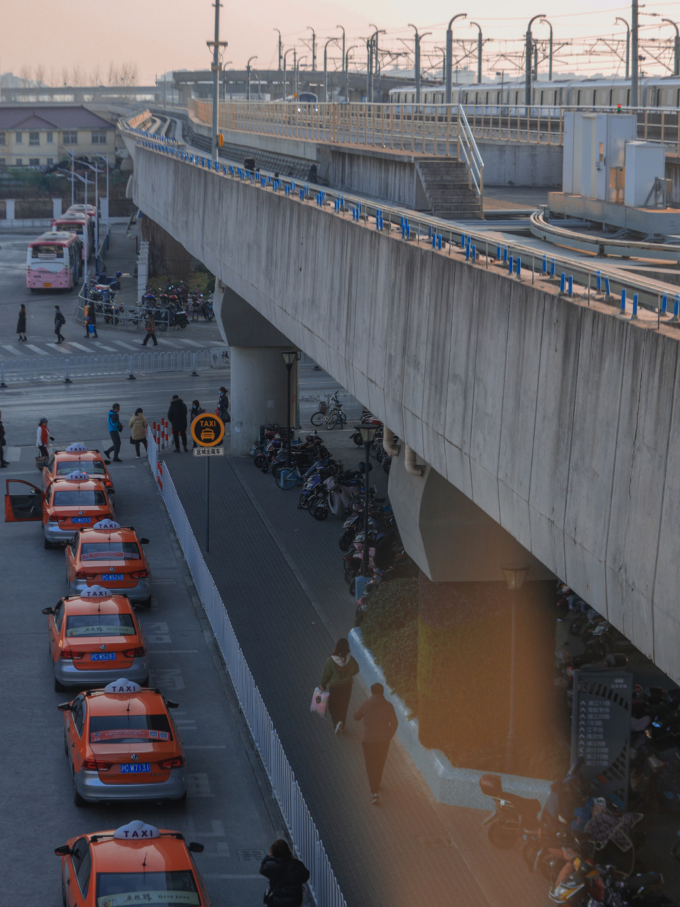 行驶在云端的无人驾驶电动轮胎车～浦江线 上海首条无人驾驶地铁带小