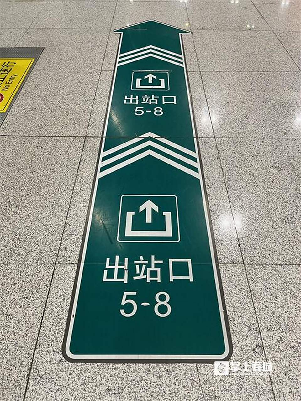 昆明南站出站名堂多】"自动检票口没人排队,全部在人工出站口等着排队