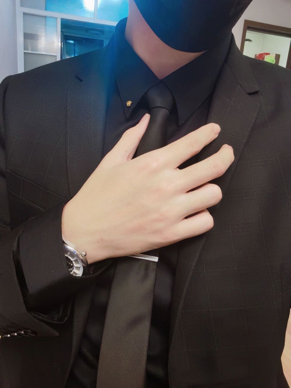 黑色小西服配黑色衬衫～   听说这样发图片,会有更多人来看