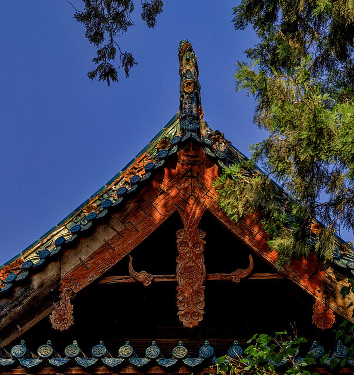 中国古建筑构件—悬鱼 建筑装饰 匠艺 "悬鱼"建筑装饰位于悬山式屋顶