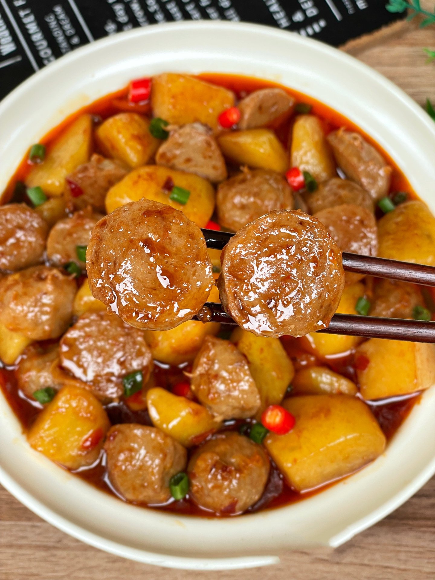 多吃了两碗米饭98 哈喽,姐妹们~今天分享这道土豆烧牛肉丸真的太绝