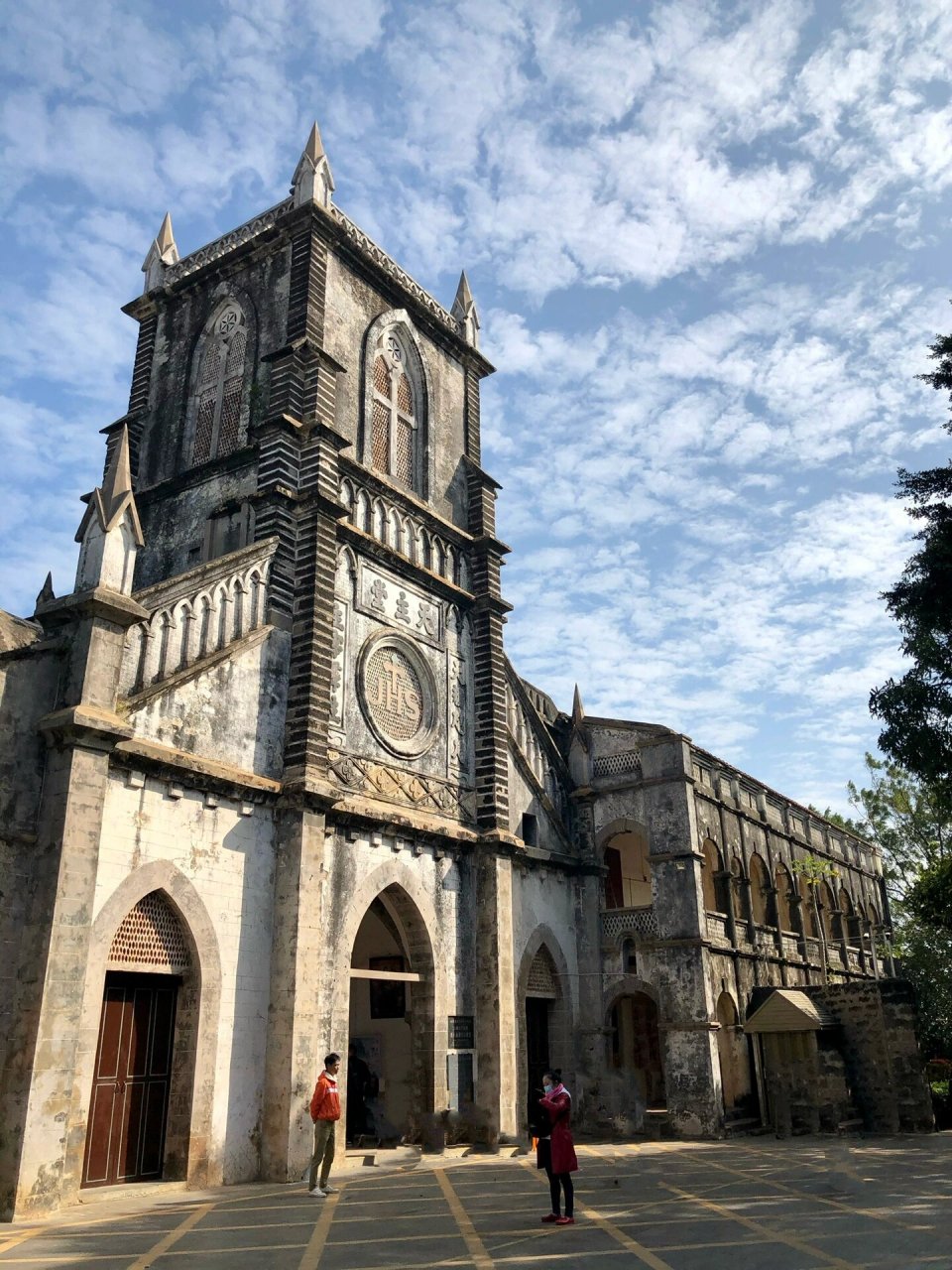 涠洲岛圣母教堂 它是一座典型的欧洲哥特式小教堂,有120多年的历史.