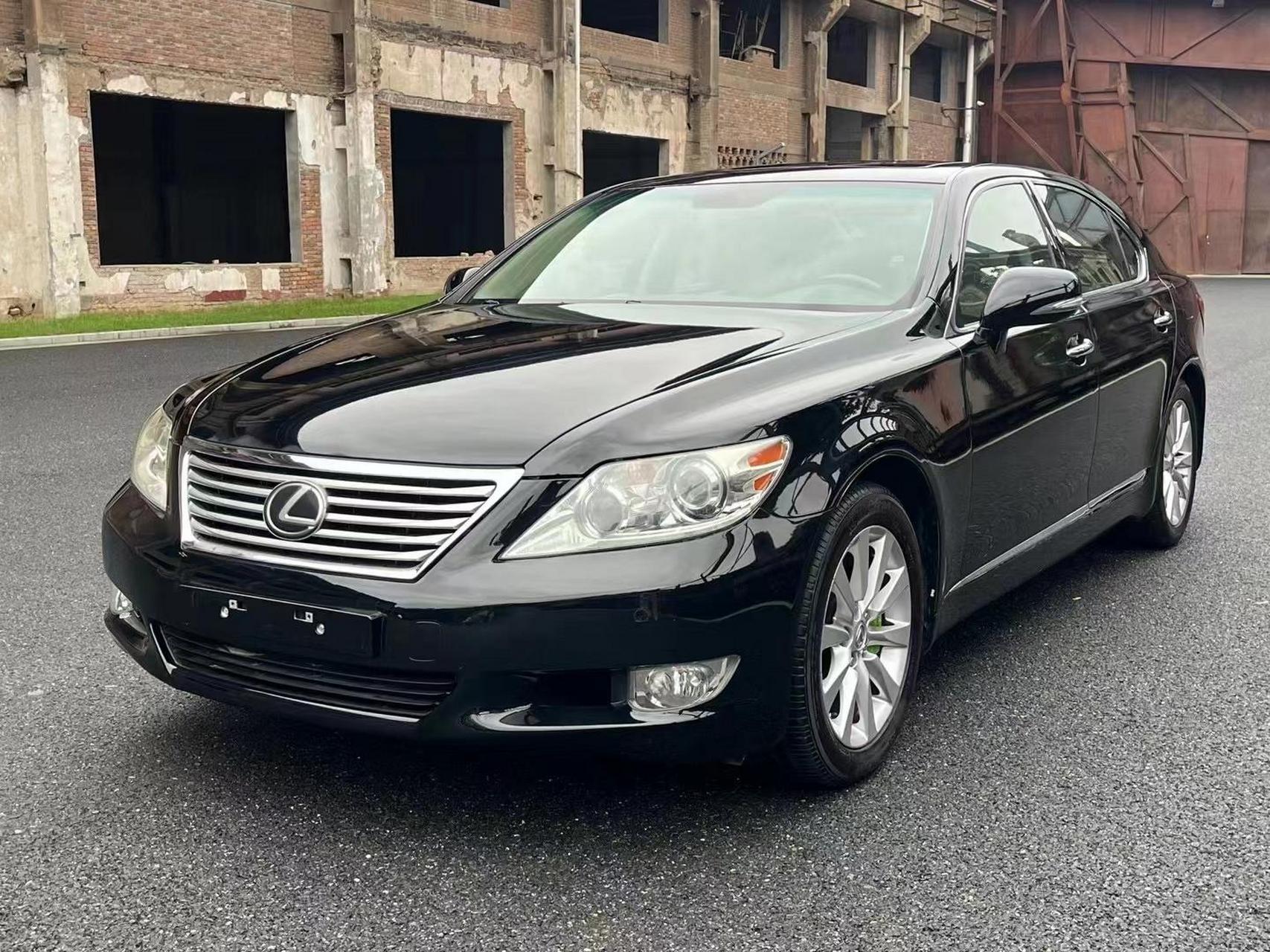 极品雷克萨斯ls460 2010年上牌,极品车况,新车落地接近200万,配置拉满