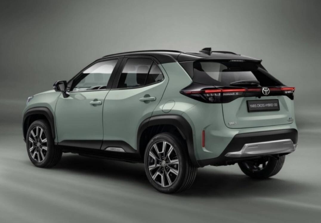 2024款97 丰田正在加强广受欢迎的雅力士十字车型(yaris cross)的每