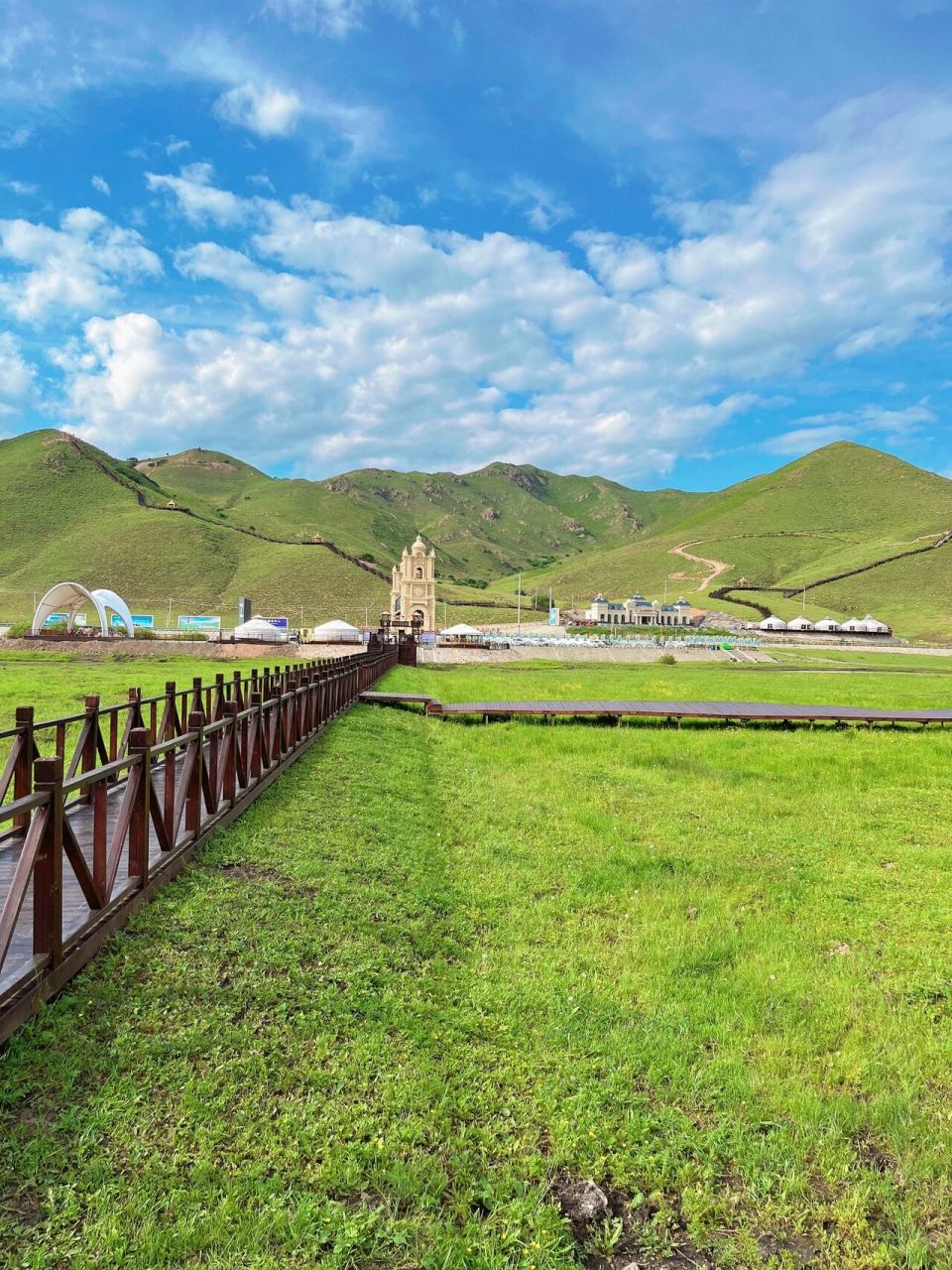 乌兰浩特市乌兰毛都大草原 来内蒙几次,都是秋冬季节,这次来六月中旬