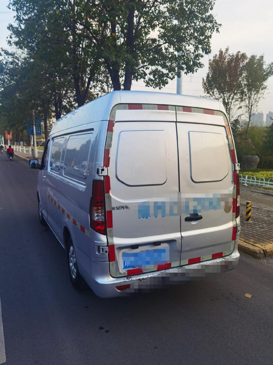 2021年长安睿行1点6排量m80封窗