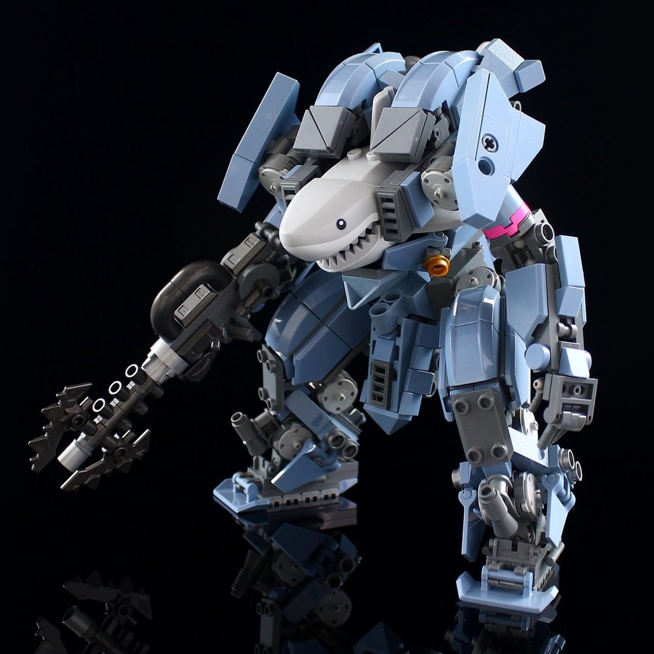 日本乐高大神moko分享了一个最新的作品,大白鲨机甲,并且他还在其油管