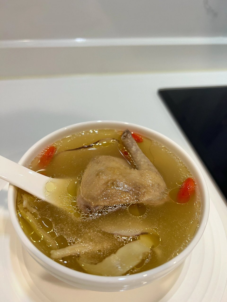 熬夜必喝|滋阴养颜 海底椰沙参玉竹鸽子汤 最近世界杯好多小伙伴熬夜
