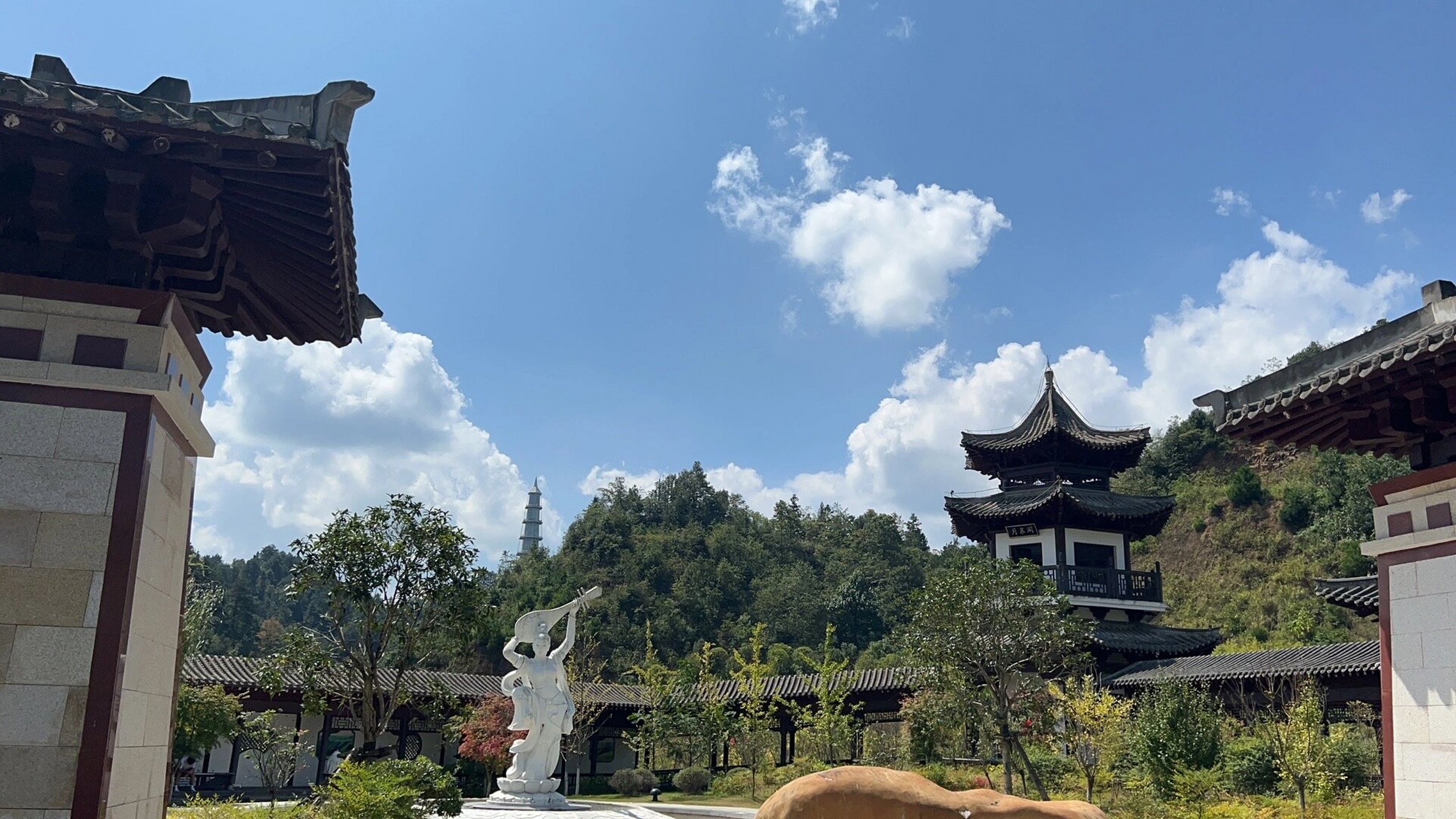 我们是早上10:00出发到达青云湖 从石板街——青云湖27元(感觉司机