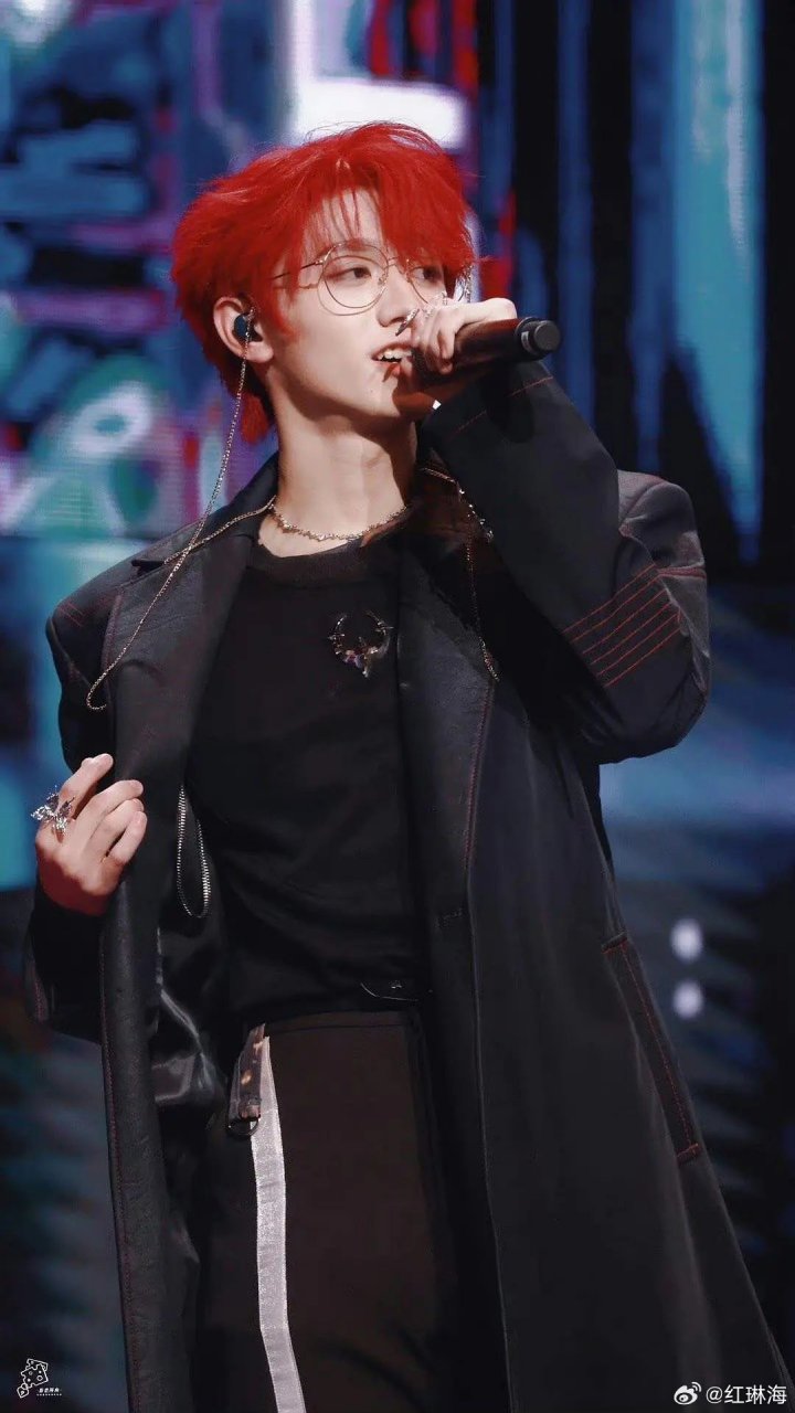 火焰演唱会火熟热97朱志鑫红红火火97#朱志鑫红发# tf家族-朱志鑫