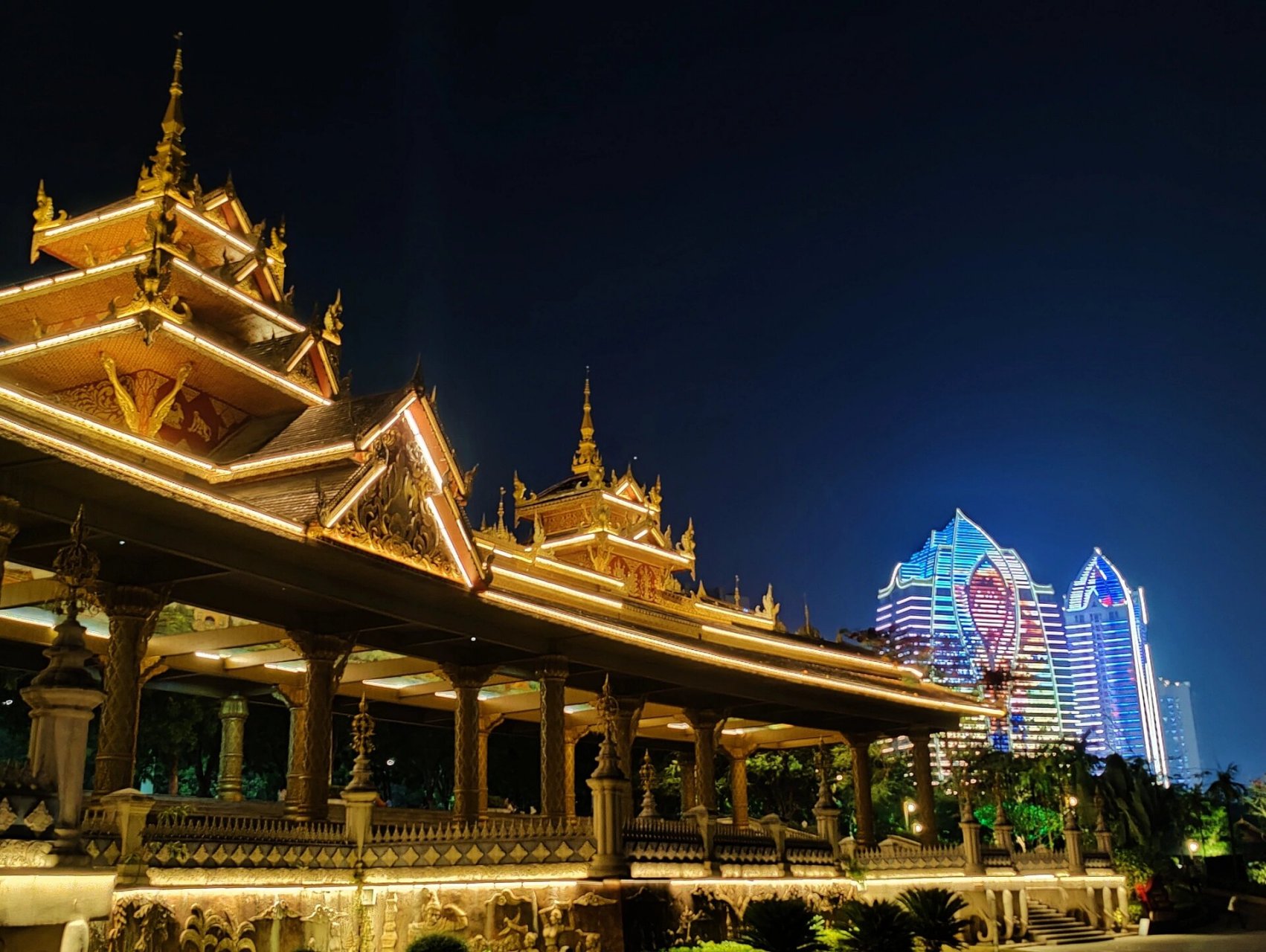 西双版纳最美夜景不在星光夜市,在澜沧江边 想要看最美的西双版纳夜景