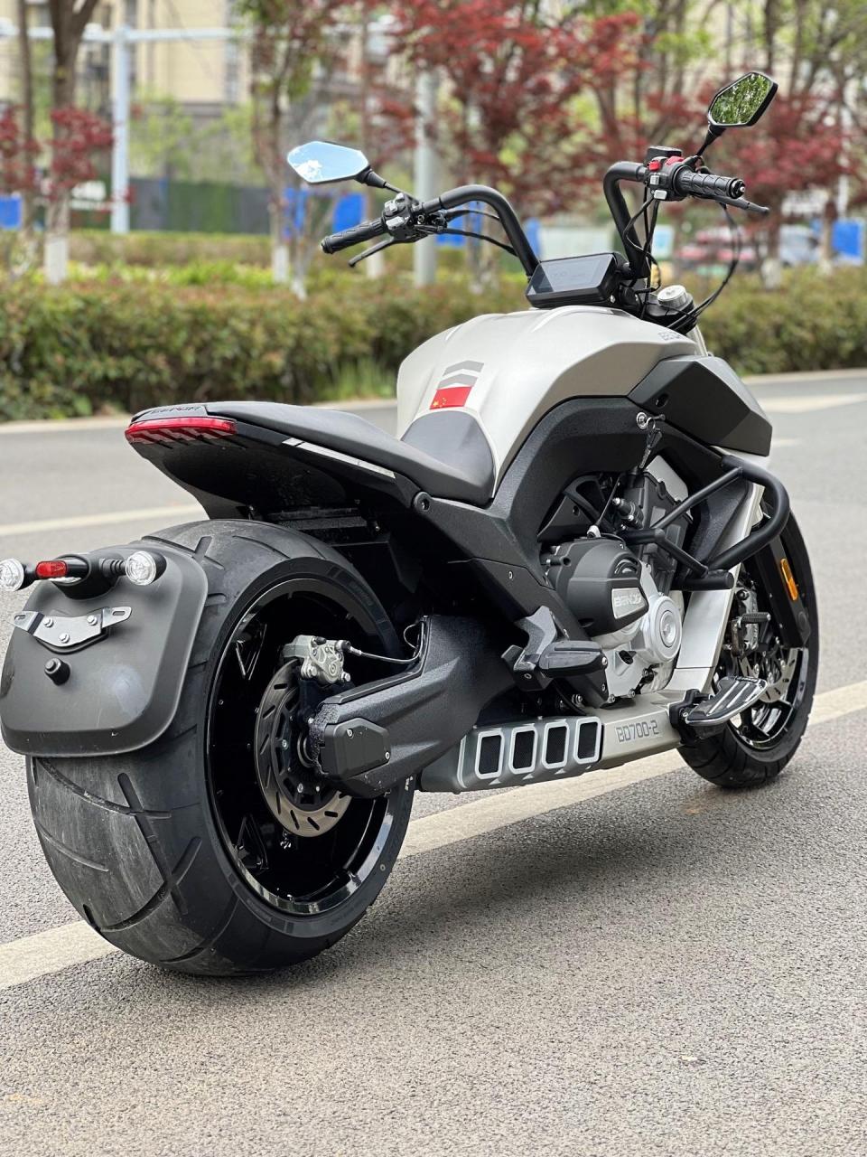 【新到车型】:奔达 lfc700 燎 高功率版 【上牌时间】:2023年 【行驶