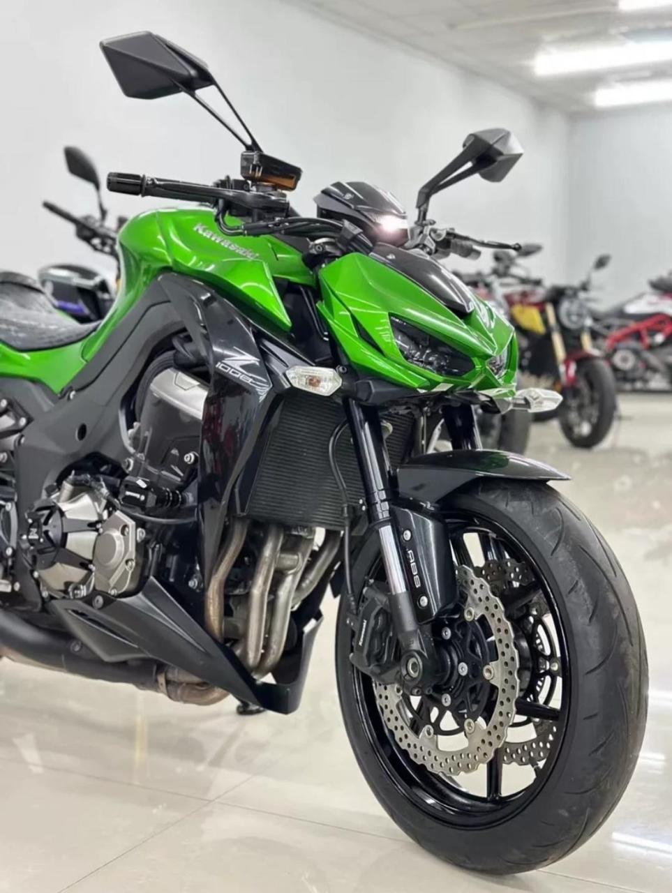 大贸川崎z1000  几万块骑回家.