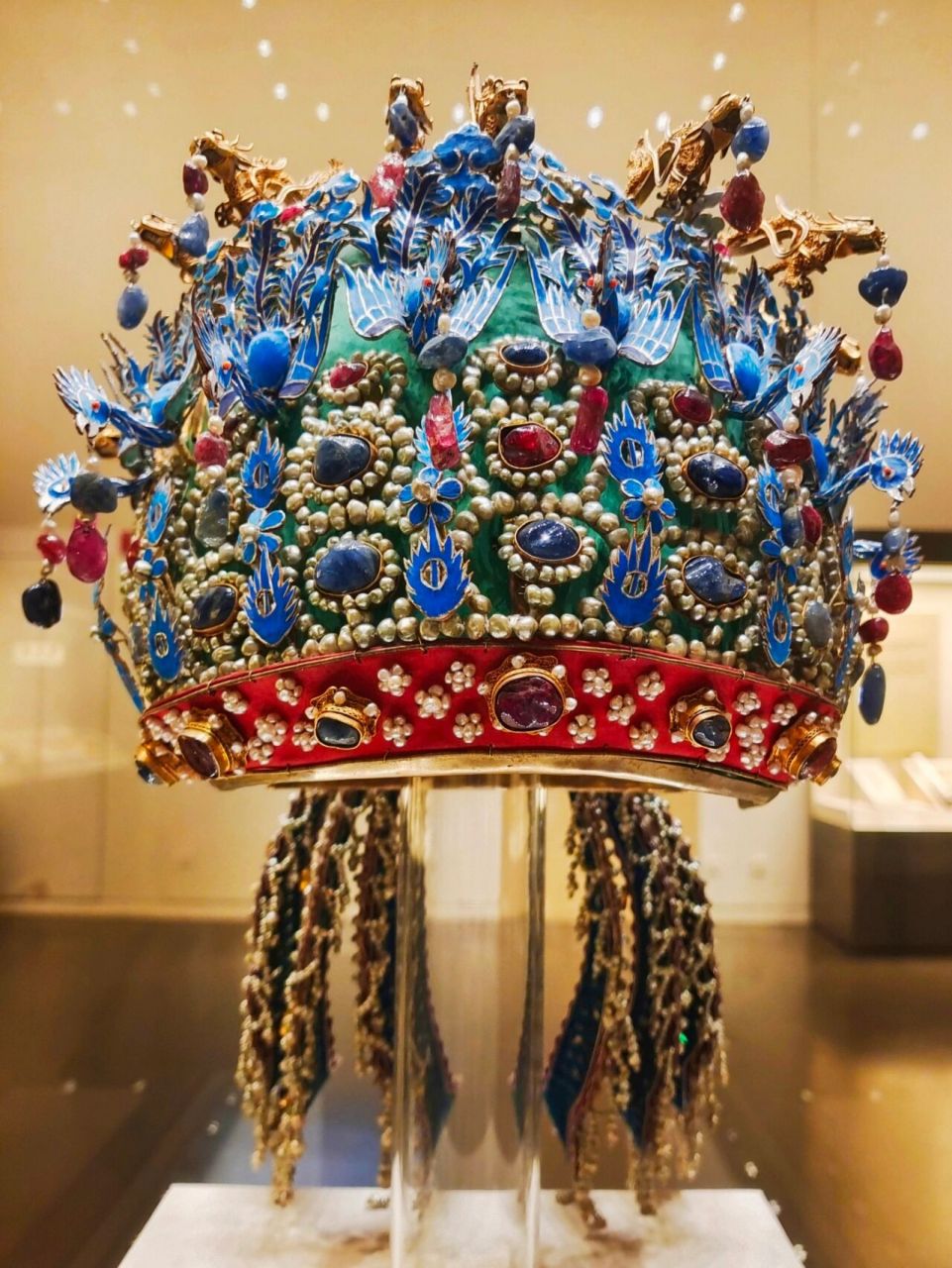 北京·国博和珍宝馆的凤冠·你更喜欢哪一个 图1至7是国家博物馆的