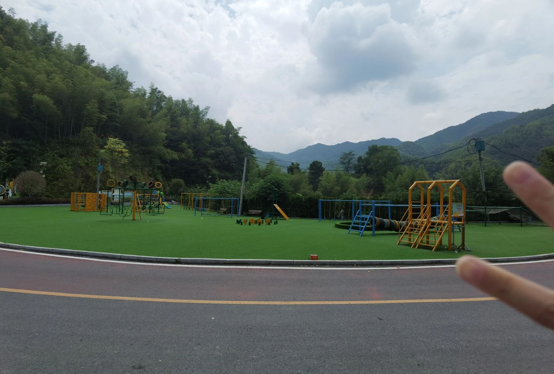 目的地不算远,在萍乡市湘东去广寒寨乡大沙江.