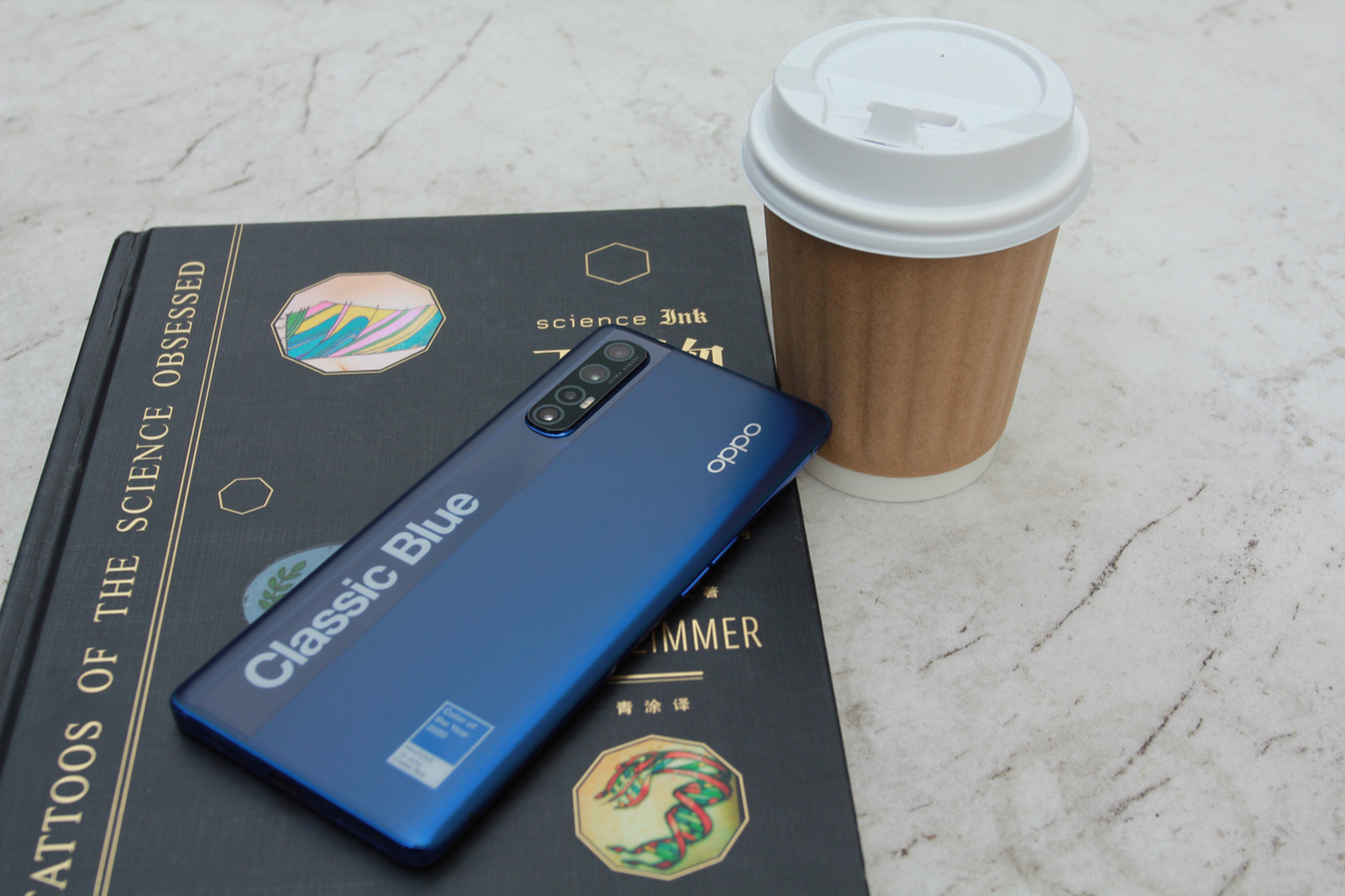 来一个oppo reno3 pro 5g经典蓝 现在每天窝在家不出门,很多人都在