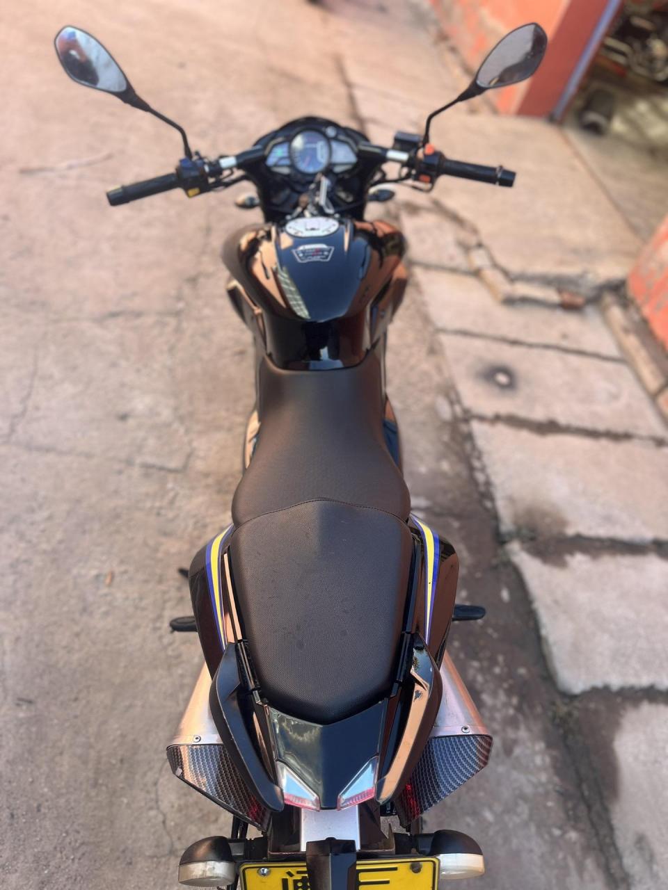 最新到货宝雕款大黄蜂250,牌证齐全必须过户!
