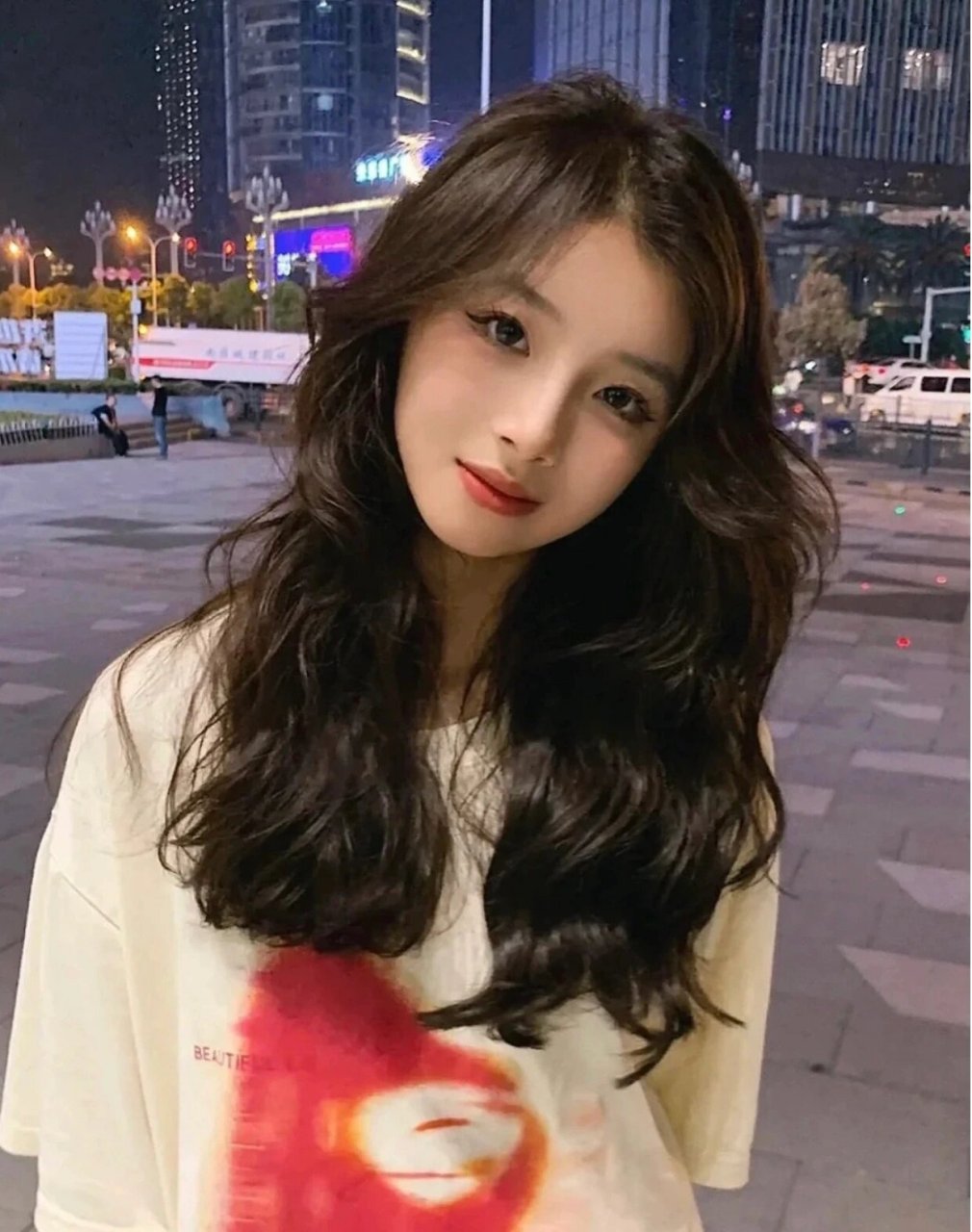 2023年最火烫发谁躺谁好看 无敌温柔的高层次烫发长发女生-定要尝试