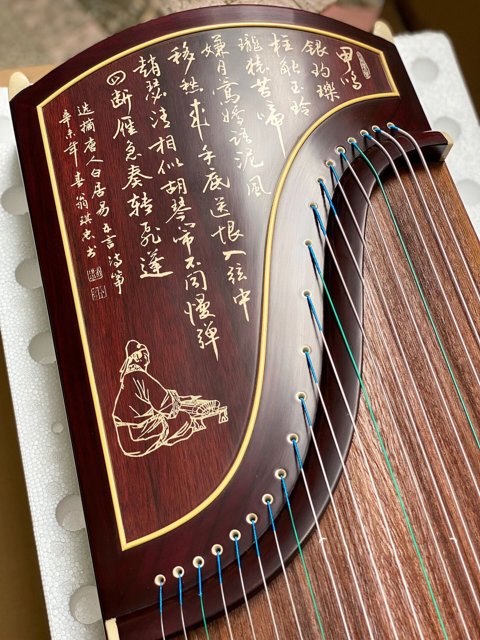 敦煌高端演奏筝,698t书法 饰面:特选阔叶黄檀木 类别:天真元韵 货号