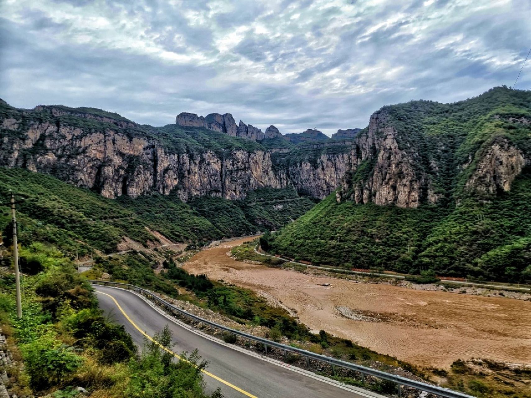 初探磁县漳河小三峡 因为疫情的缘故,好久没有出去游玩旅行了,国庆