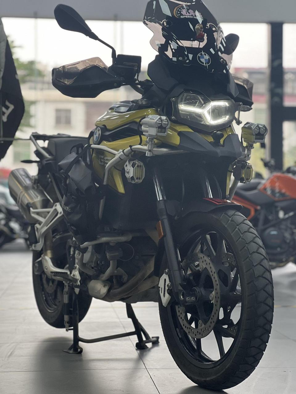 20年宝马f750gs 低配版改高配 全车精品无原地倒 全车2万公里持续上涨