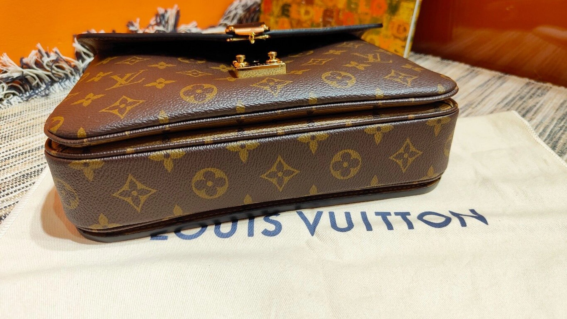 买了不背98最经典的lv拼色邮差包        0496路易威登 lv