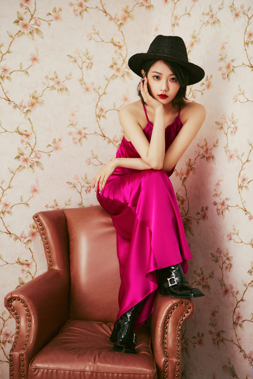 欢娱影视演员@吴佳怡six 《seek》风尚画报5月刊封面大片今日释出.