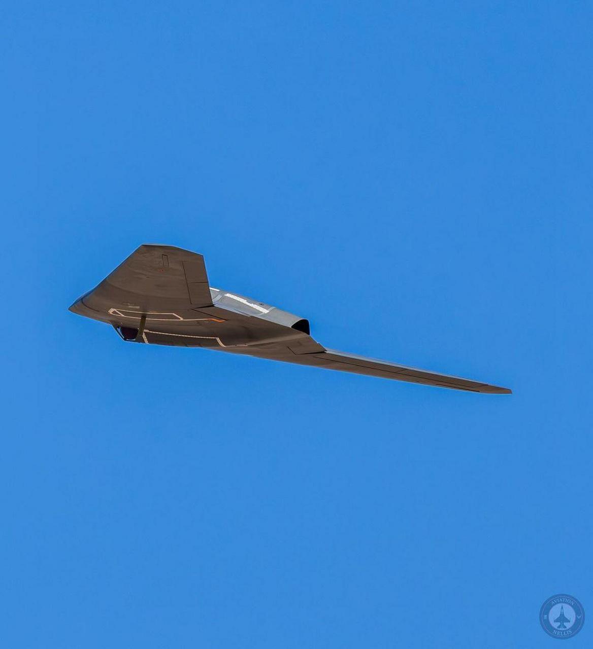 "哨兵"rq-170隐形无人机,光学窗口细节明显.