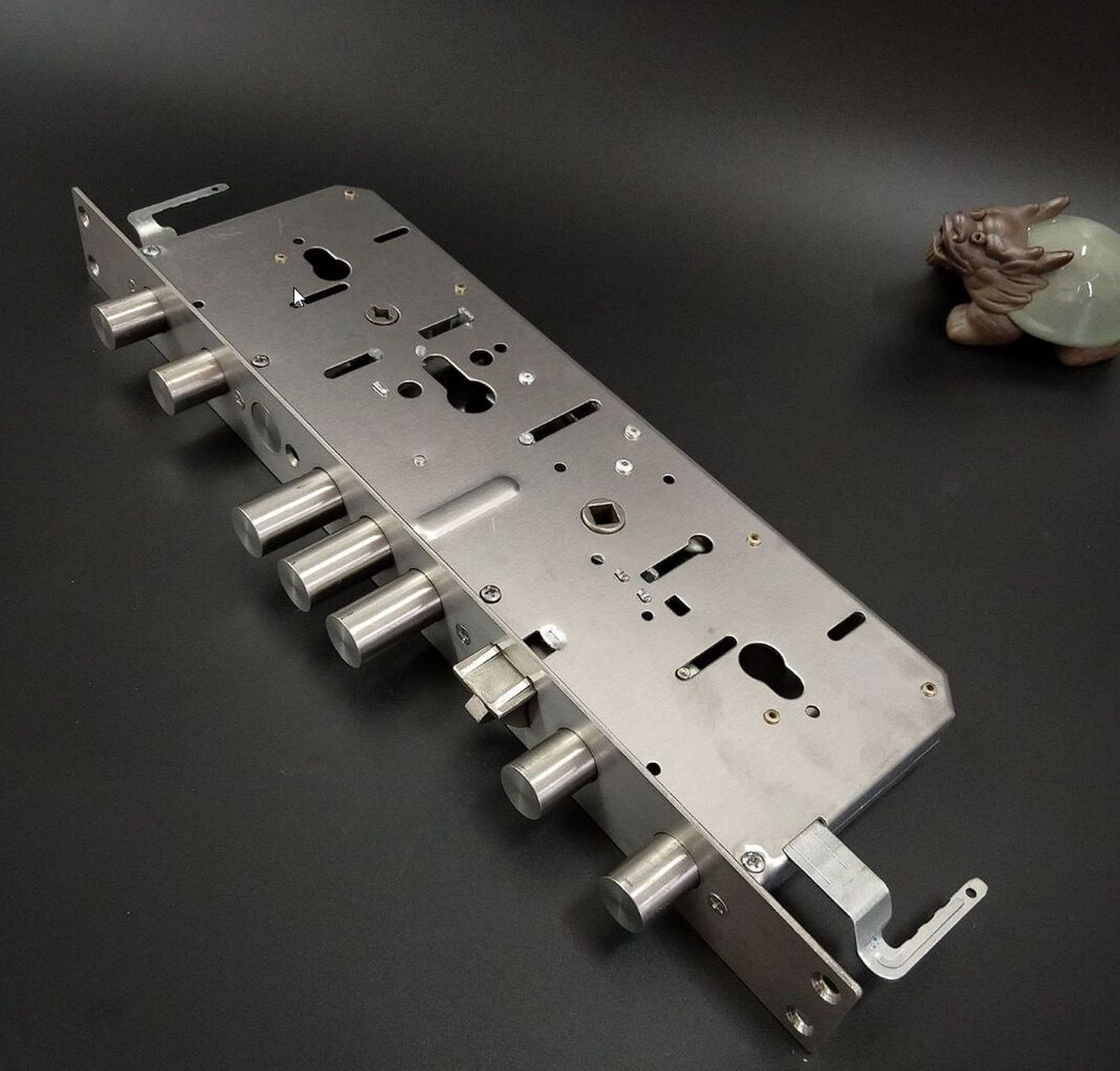 大霸王锁体的防盗门能不能安装智能锁?