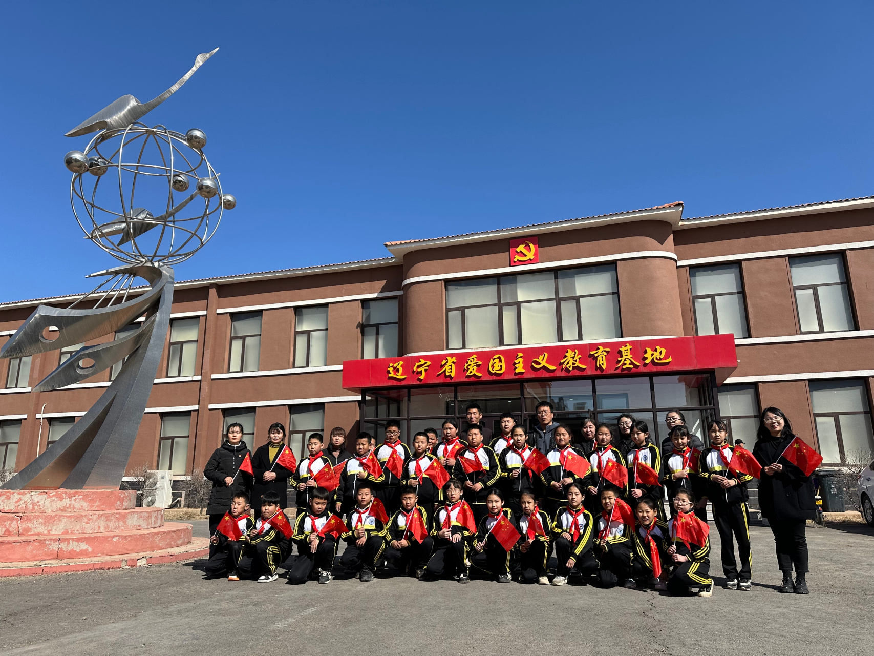 辽宁法库县五台子镇中心小学:开展"清明祭英烈"祭扫活动(一)#追寻先烈