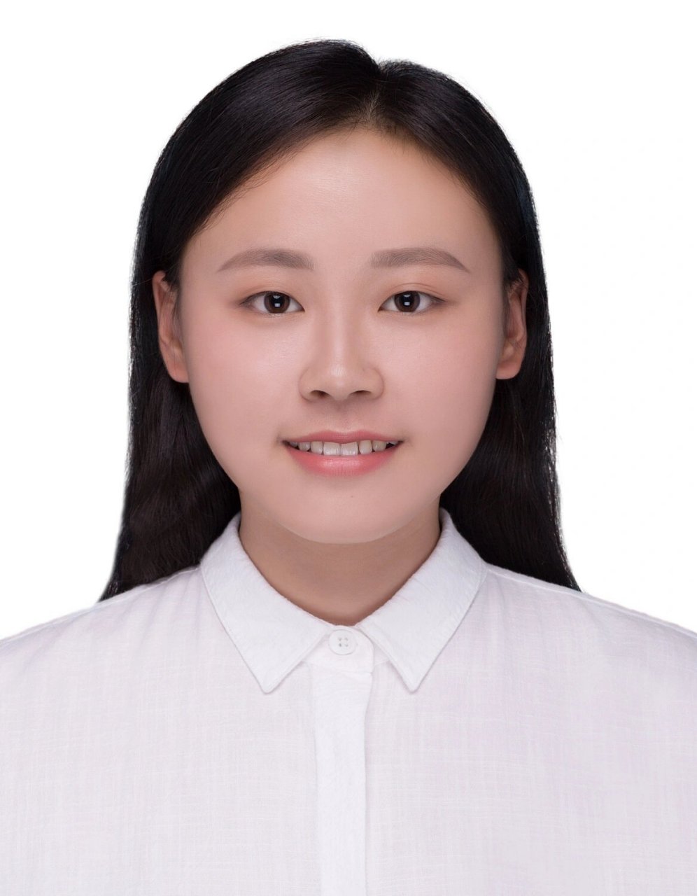 因为入职要求提供白色背景深色衣服的证件照,虽然有符合的照片但是不