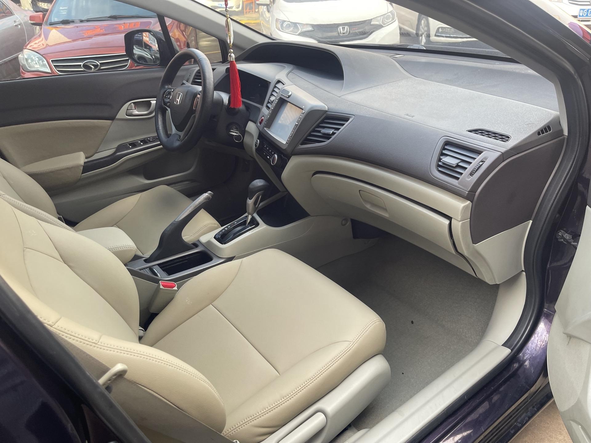 13年1.8l舒适版思域,车况原版,室内干净,现在只要3万多