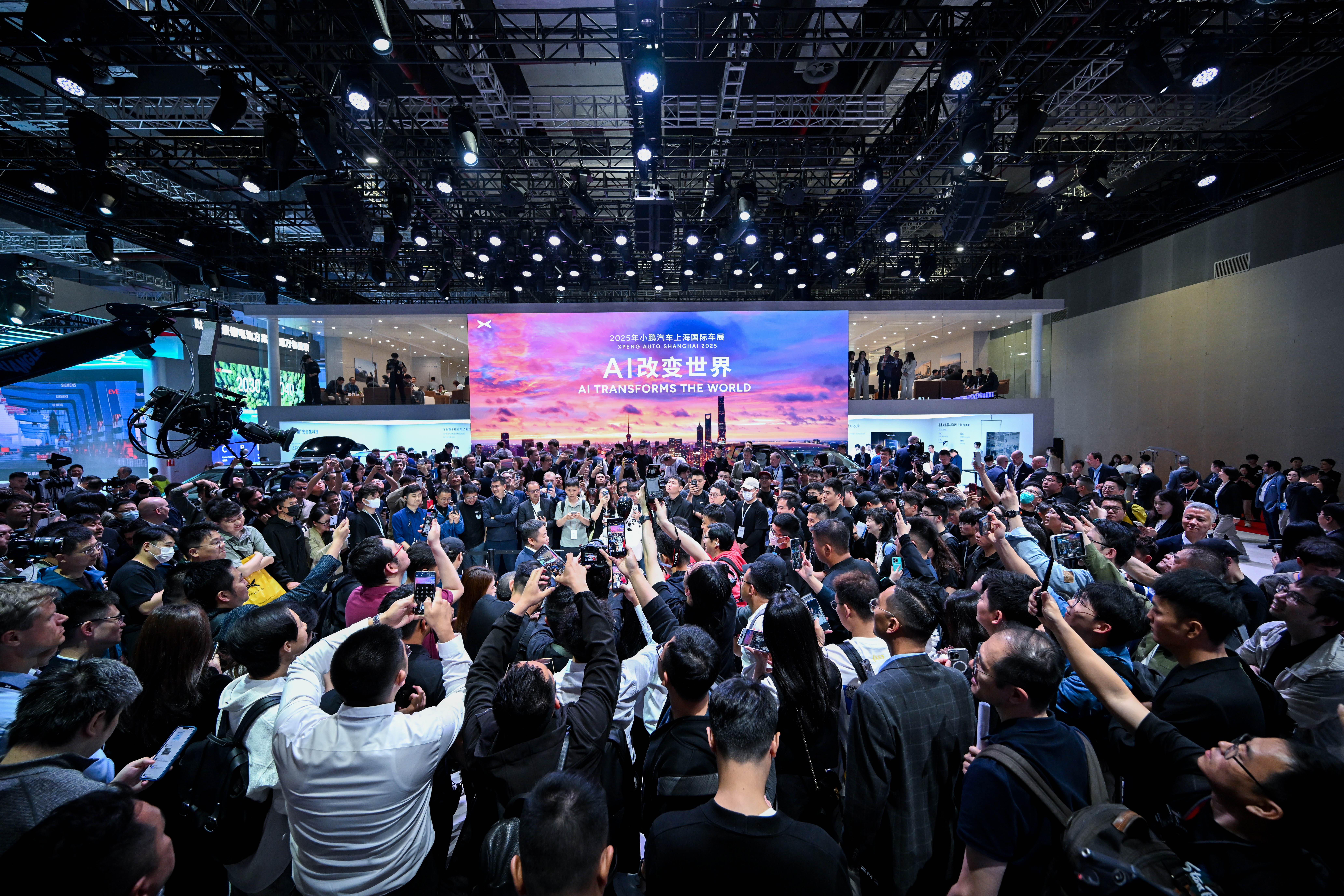 带来一下刚刚在上海车展传回的#小鹏#展位最新消息: