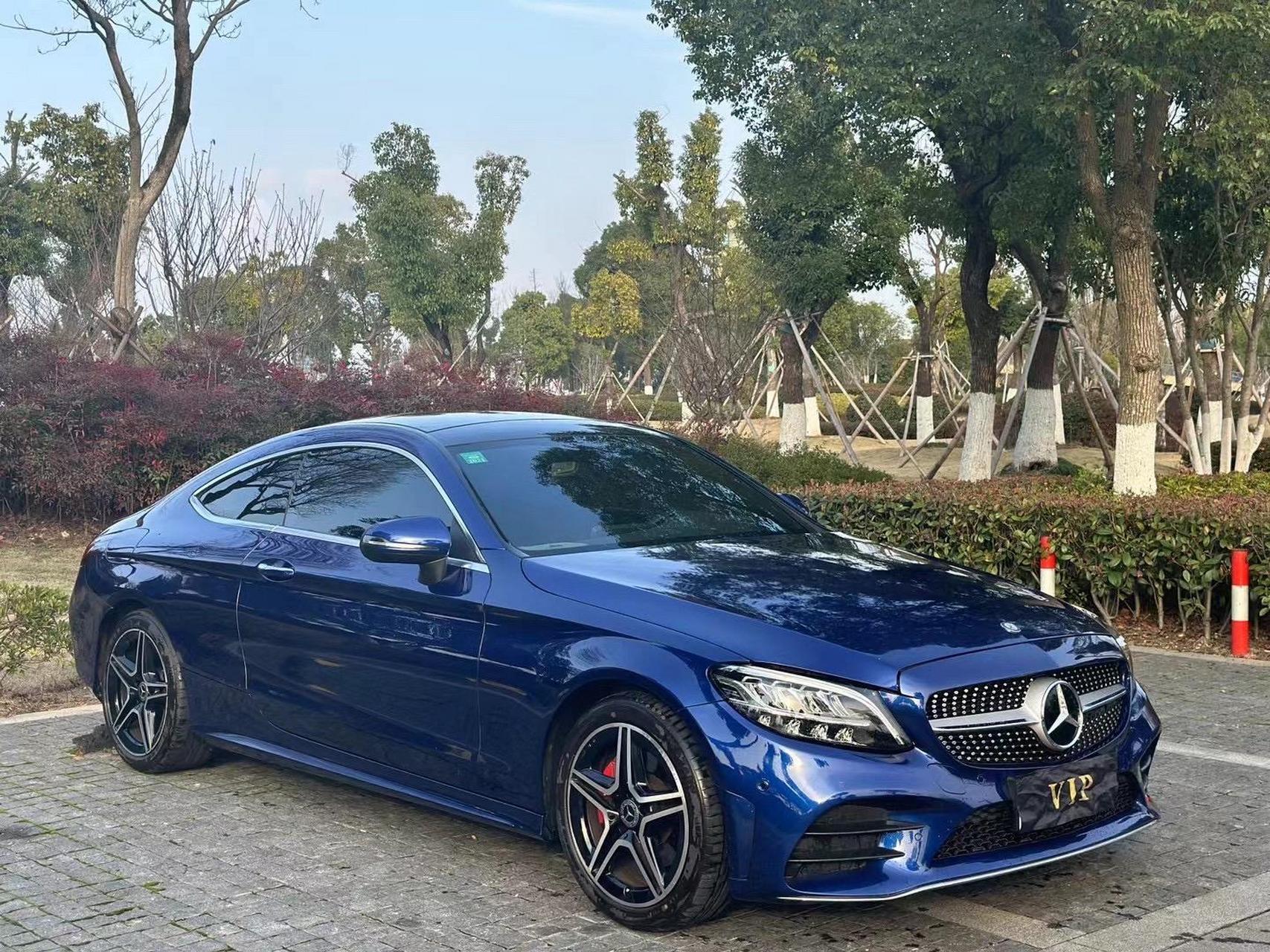 0首付,19年奔驰c260轿跑,小前嘴,特价18.5万一口价