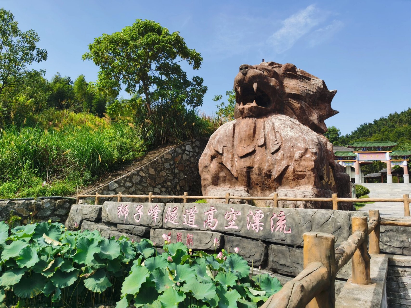 南昌梅岭狮子峰 漂流 省钱小攻略 狮子峰有一个漂流 买了漂流的门票就