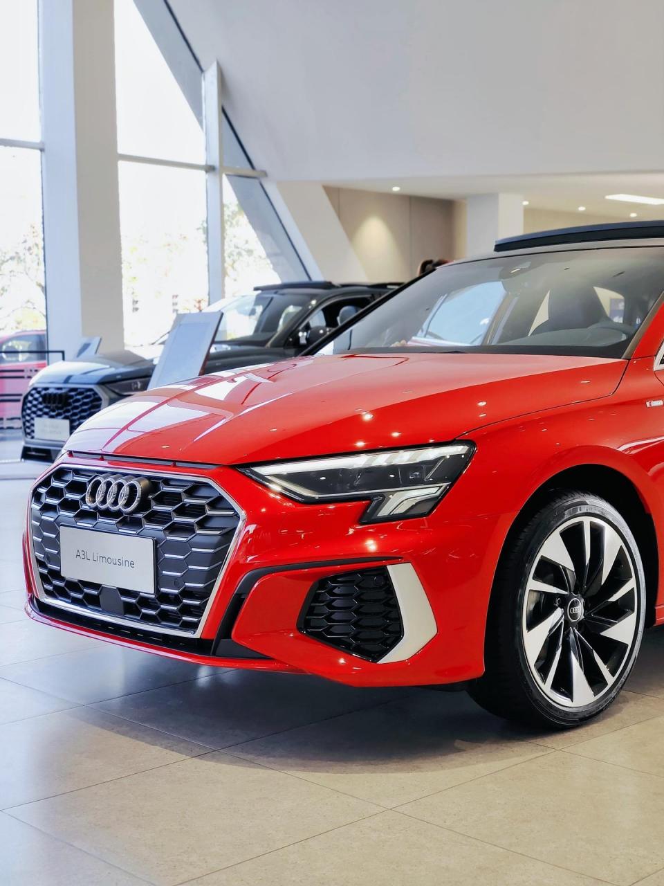 奥迪a3l 探戈红.
