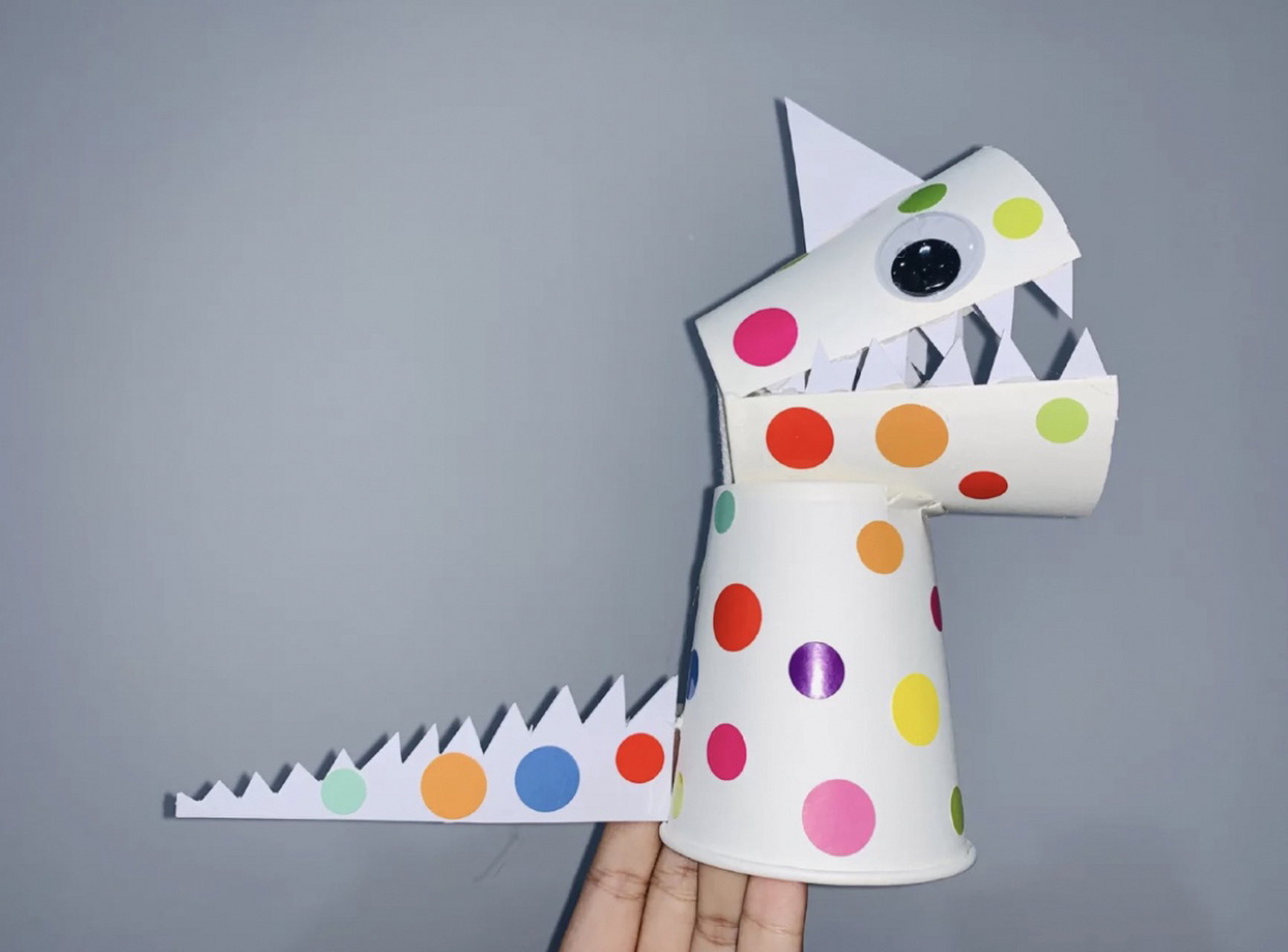 纸杯小恐龙制作方法 废物利用,不要得纸杯别丢了哦,主页有教程和制作