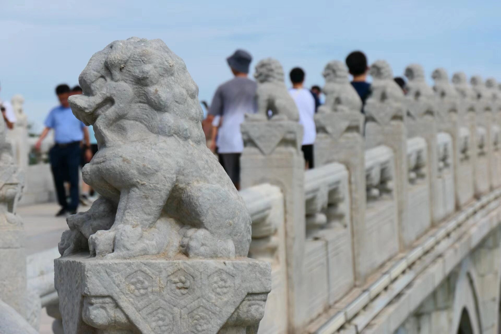 十七孔桥上共有多少石狮子 "你数的有多少个","我数的有62个,这是一边