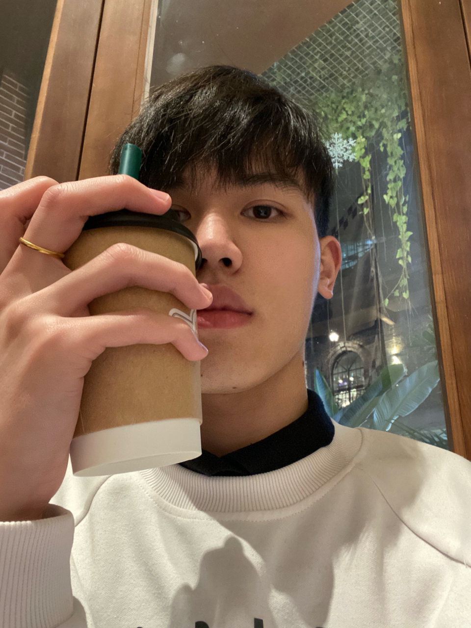 广西人普遍五官大,对吧 厚嘴唇,大眼睛,大鼻子04