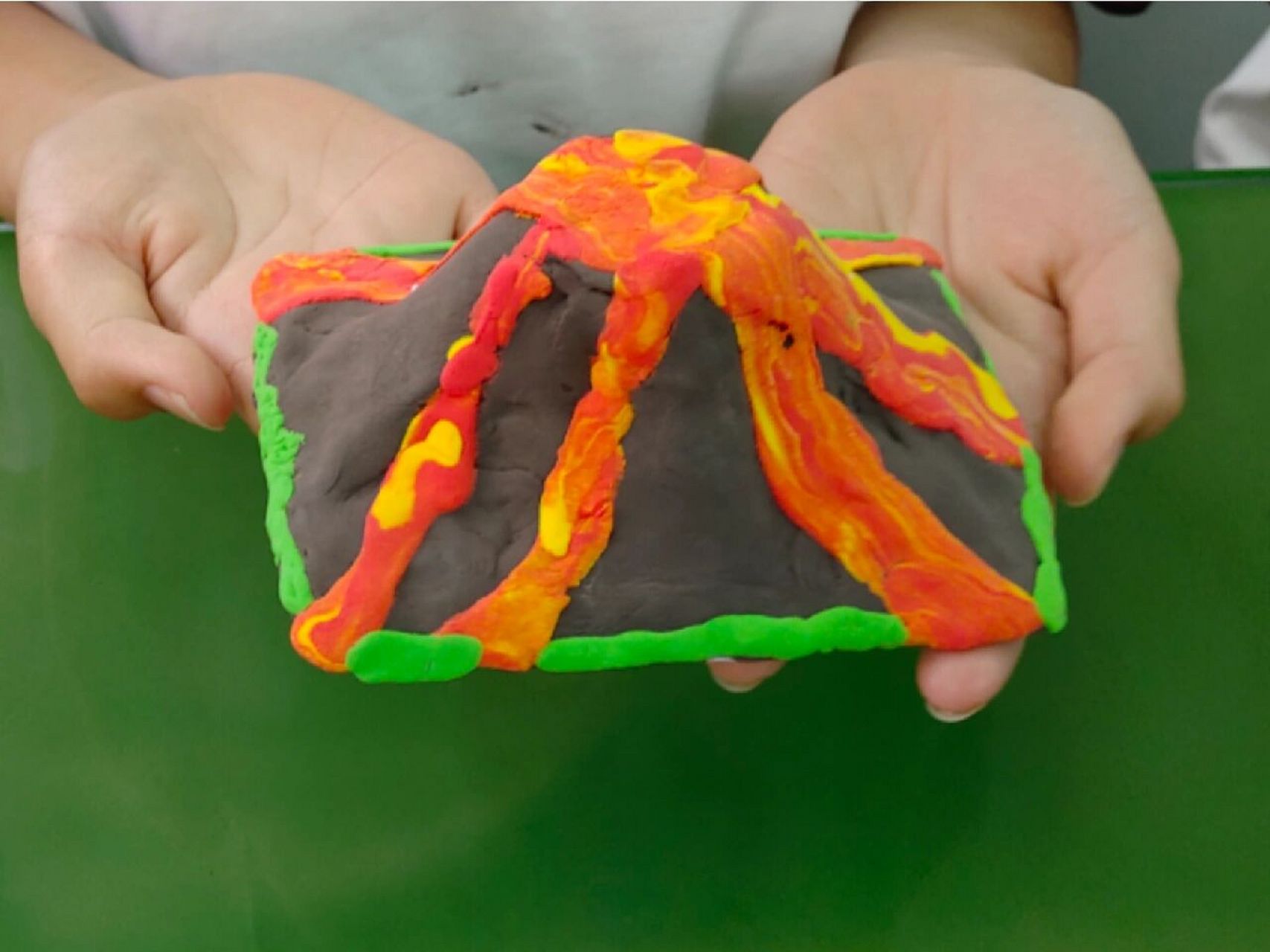 火山爆发99模型制作 新一轮的地理手工社团兴趣班来啦~最近发现我的