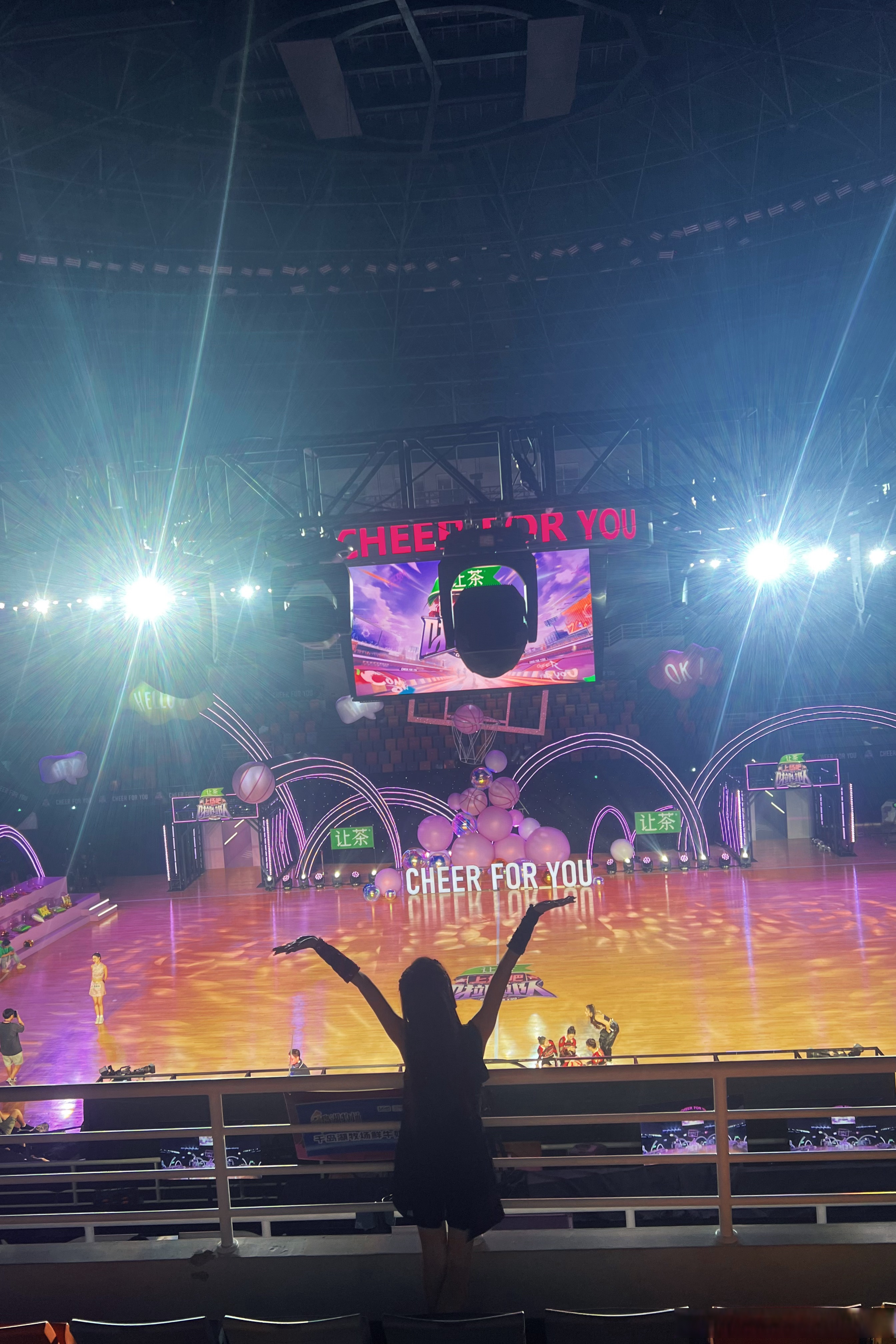 因为 #今天星期五# 所以 #上场吧啦啦队# 今天也是元气满满的一天呢