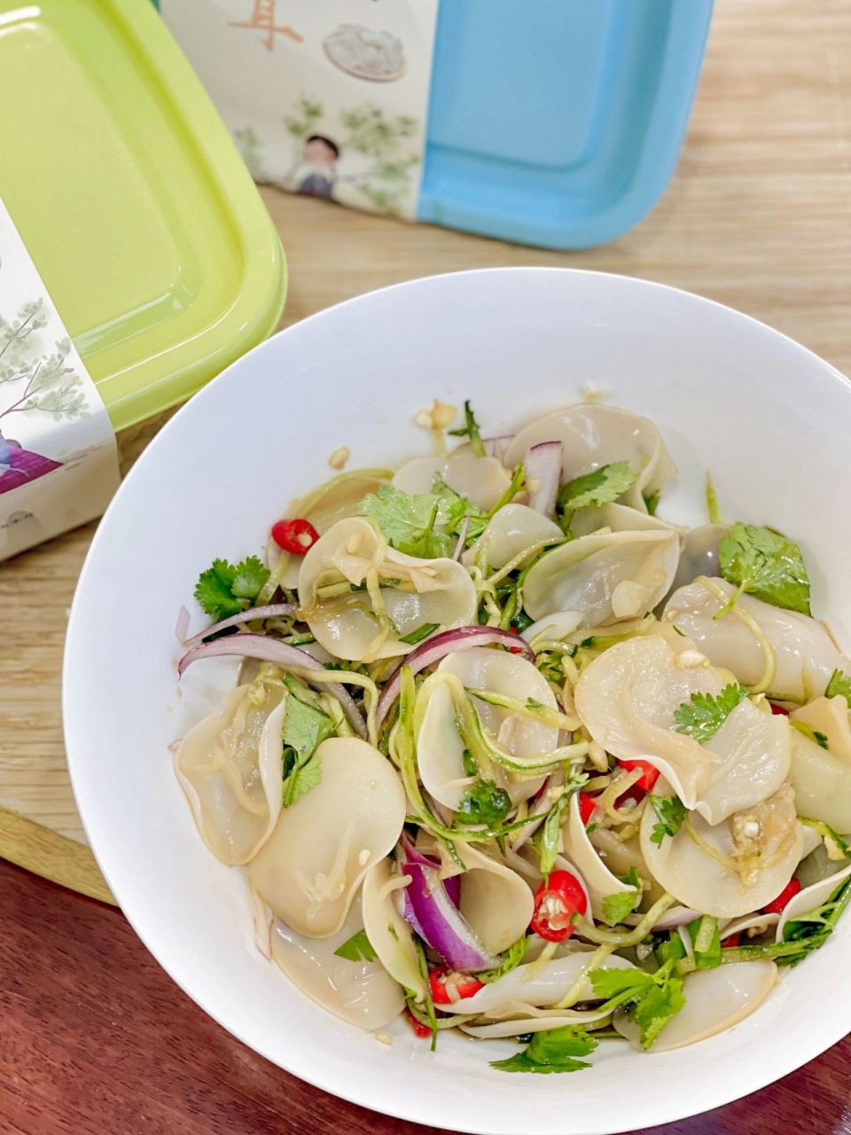 天气热就想吃点凉菜,这个凉拌玉木耳简直就是绝美 我用的洋葱,我觉得