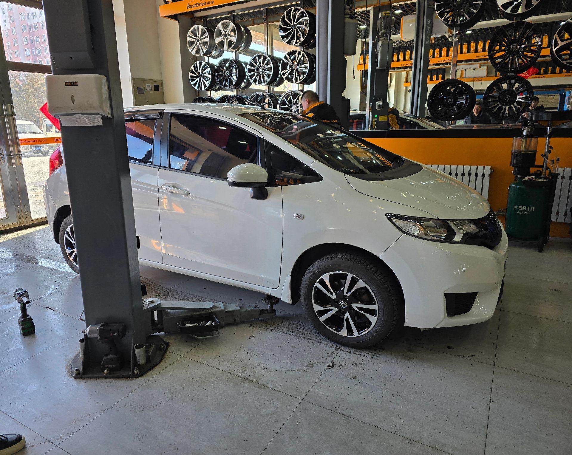 飞度低配铁轮毂升级高配轮毂,效果超棒!同城轮毂支持以旧换新!