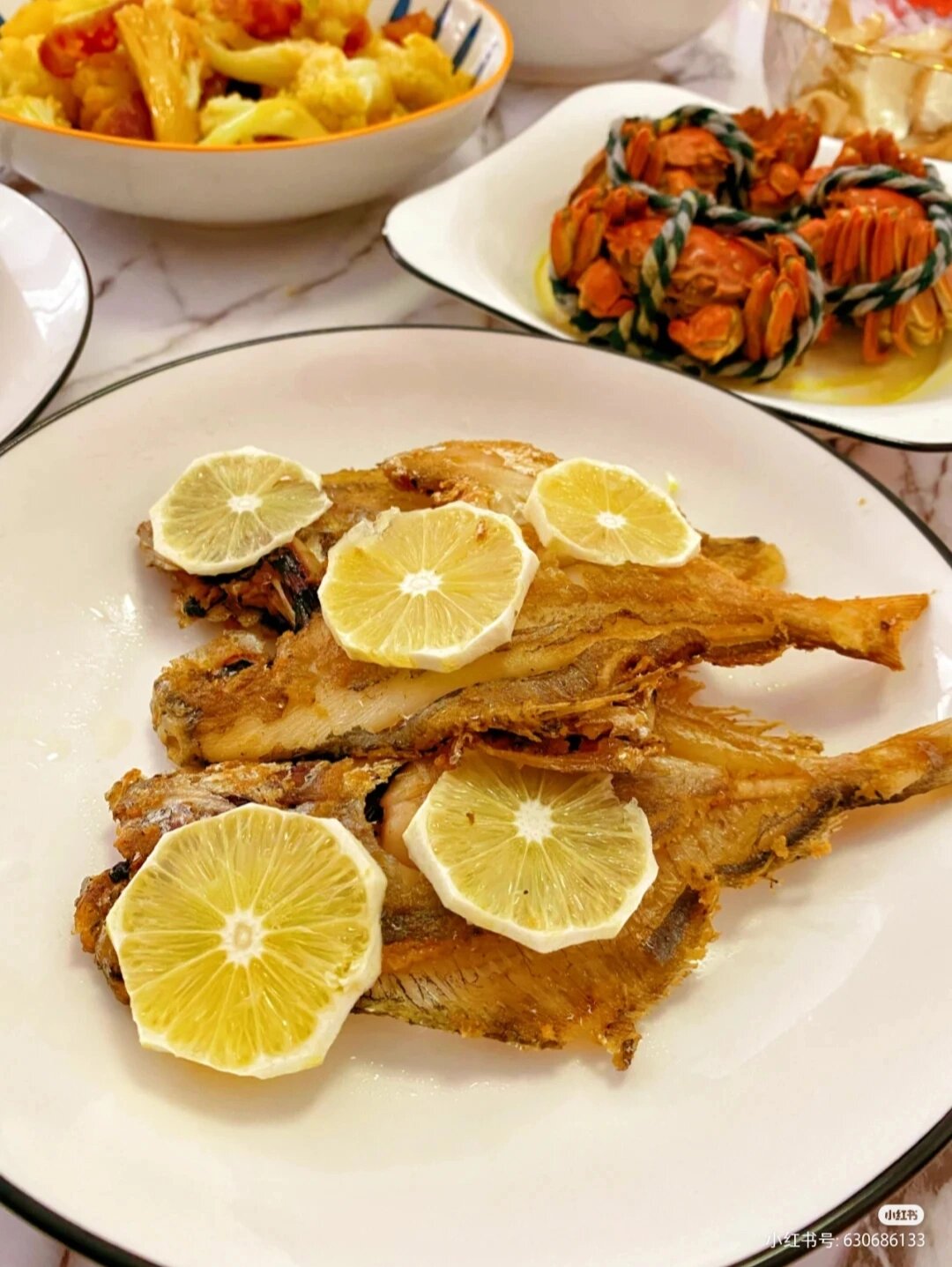 超级好吃 鱼的做法大全: 图一:红烧金丝鱼 图二:柠檬煎海鱼 图三:烤鱼
