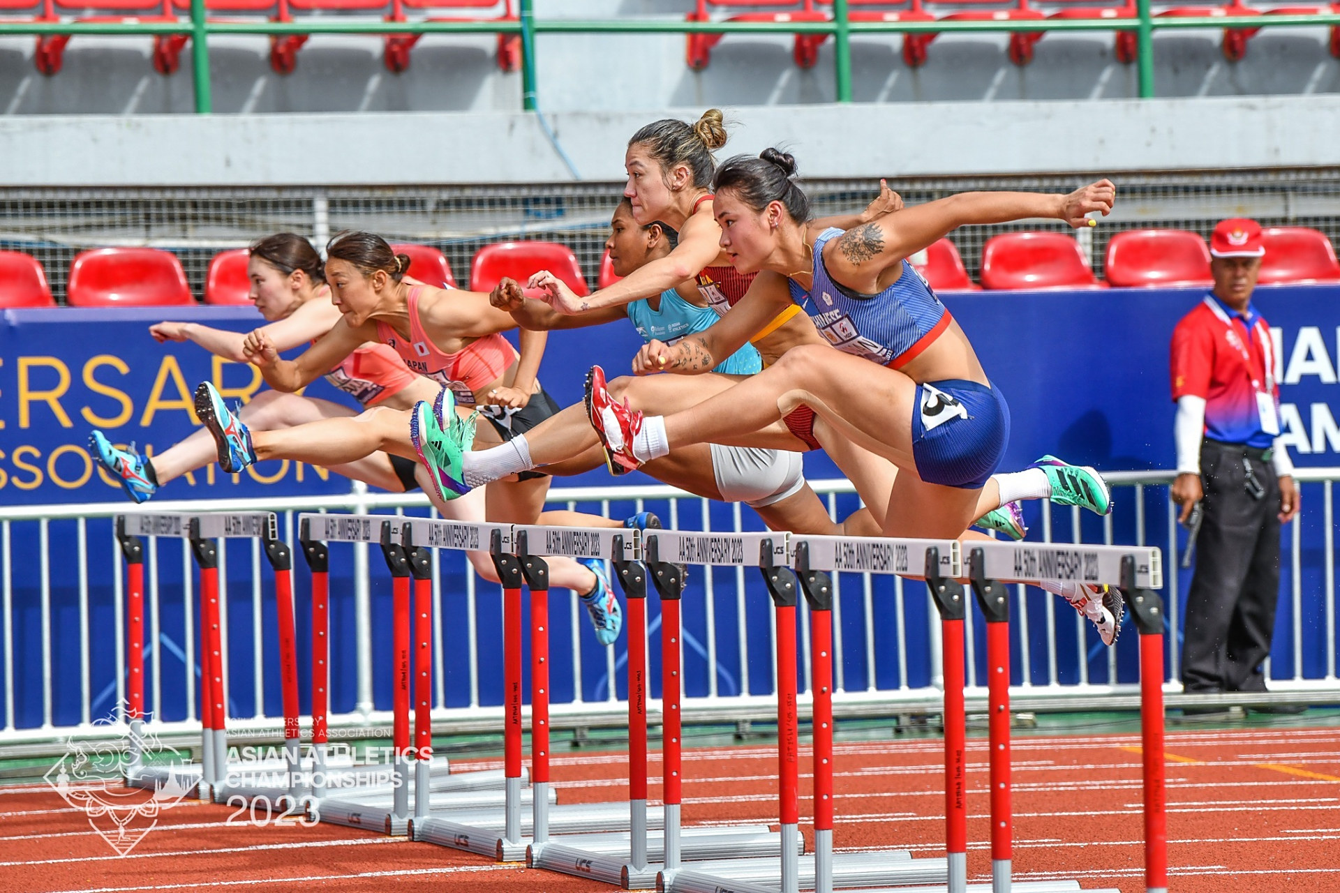 中国田径队七项全能运动员,郑妮娜力.  #98跑陪你聊跑步