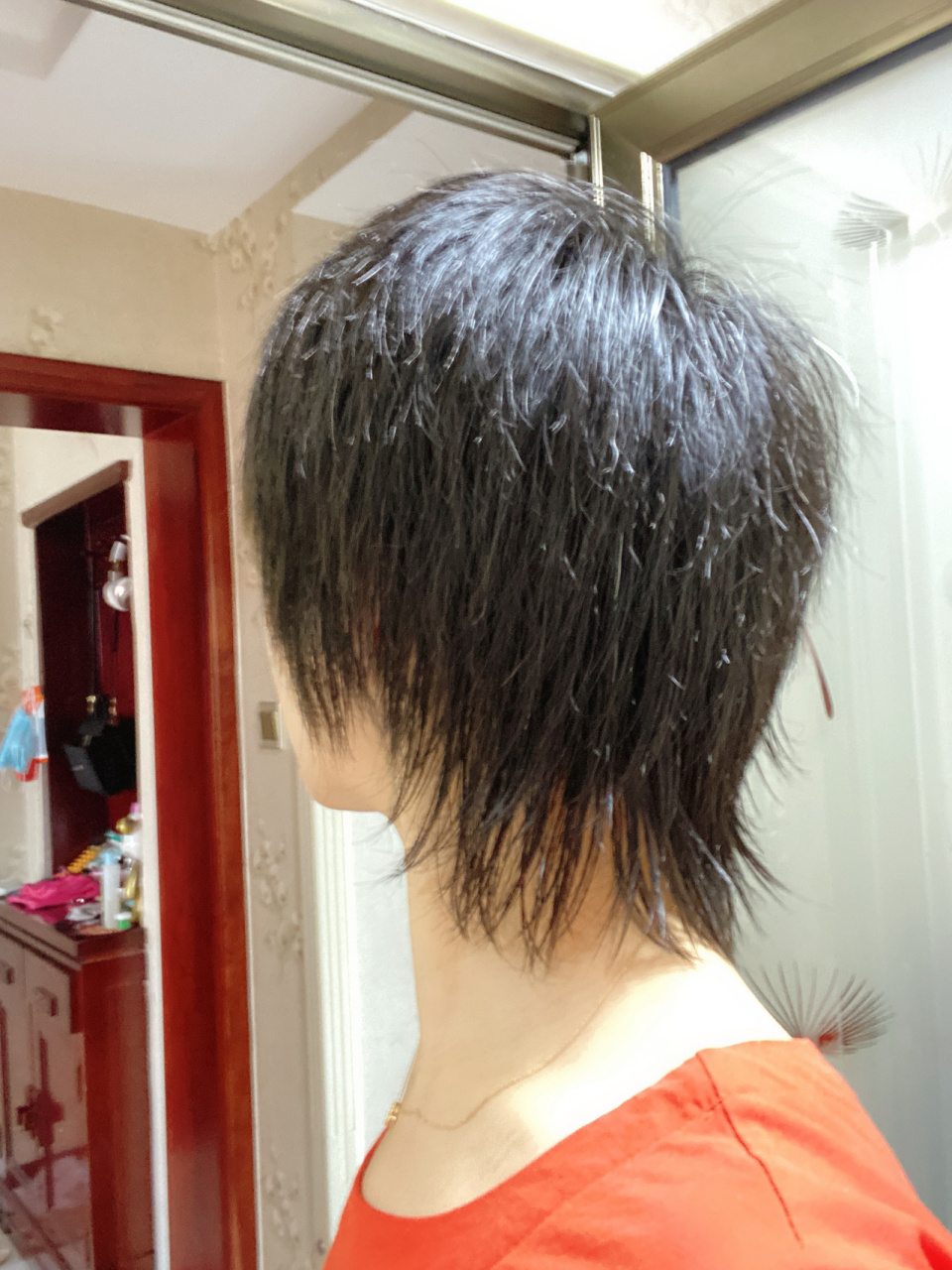 女生剃光头蓄发七个月长度 图1 2 3 4 特意洗了头发给集美们看长度!