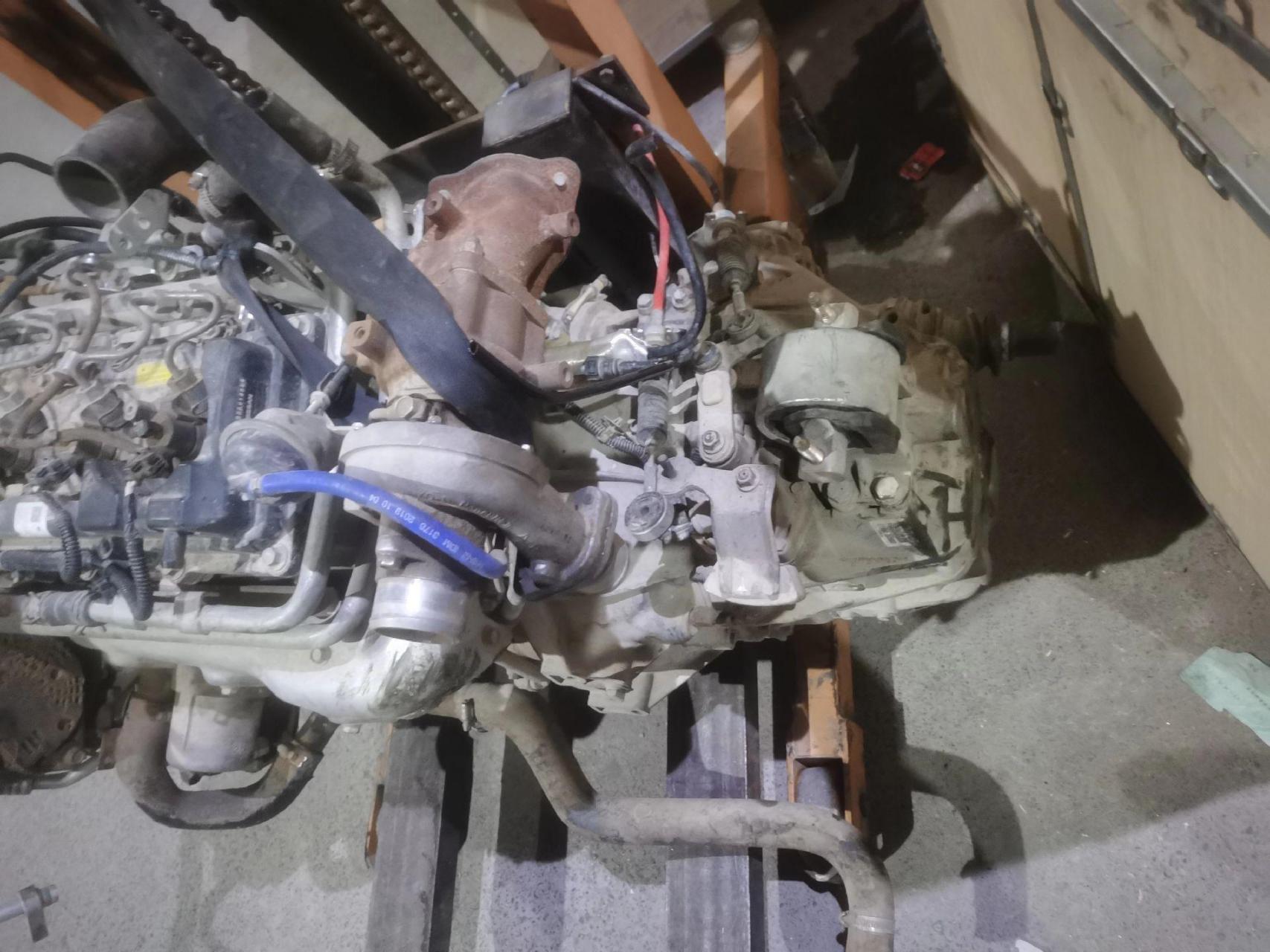 御风发动机zd30新款,拆车总成一台,变速箱一台