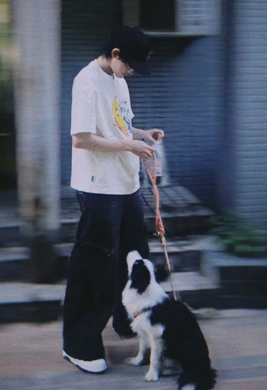 宋亚轩和鼠标的玩耍视频# 宋亚轩和鼠标的玩耍视频也太可爱了吧,客觋